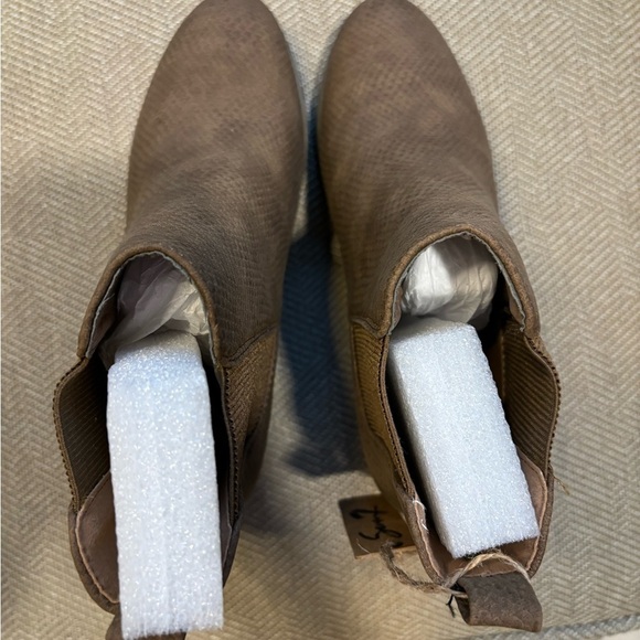 Seven7 Harper Oak ankle boots size 8 NWOT NIB 2”heel - Picture 6 of 12